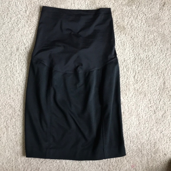 Liz Lange Dresses & Skirts - Liz Lange Maternity Pencil mini skirt 🤰🏽 Liz Lange Dresses & Skirts - Liz Lange Maternity Pencil mini skirt 🤰🏽